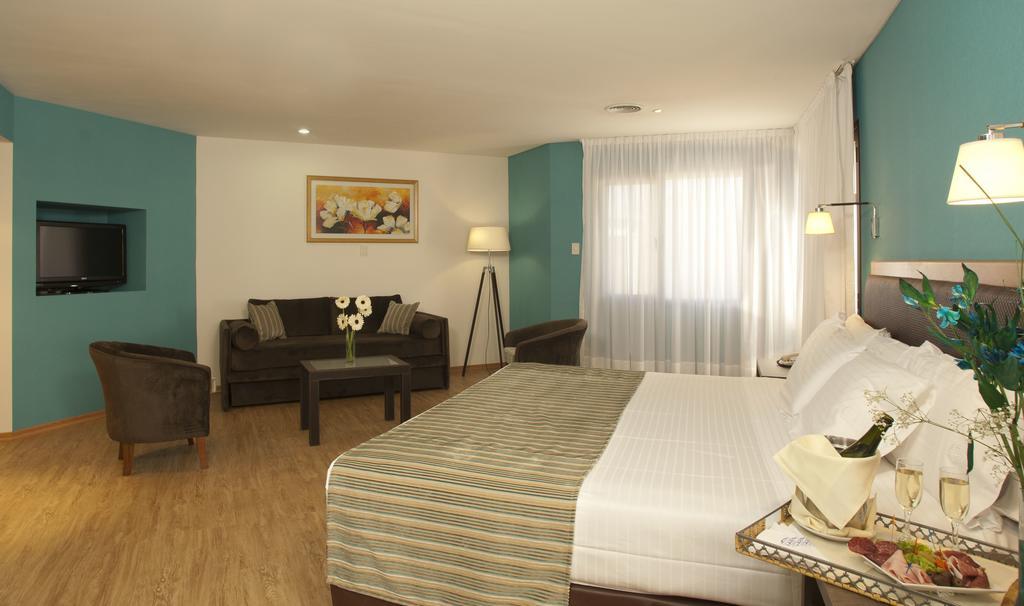 Land Express Neuquen Hotel Exterior photo